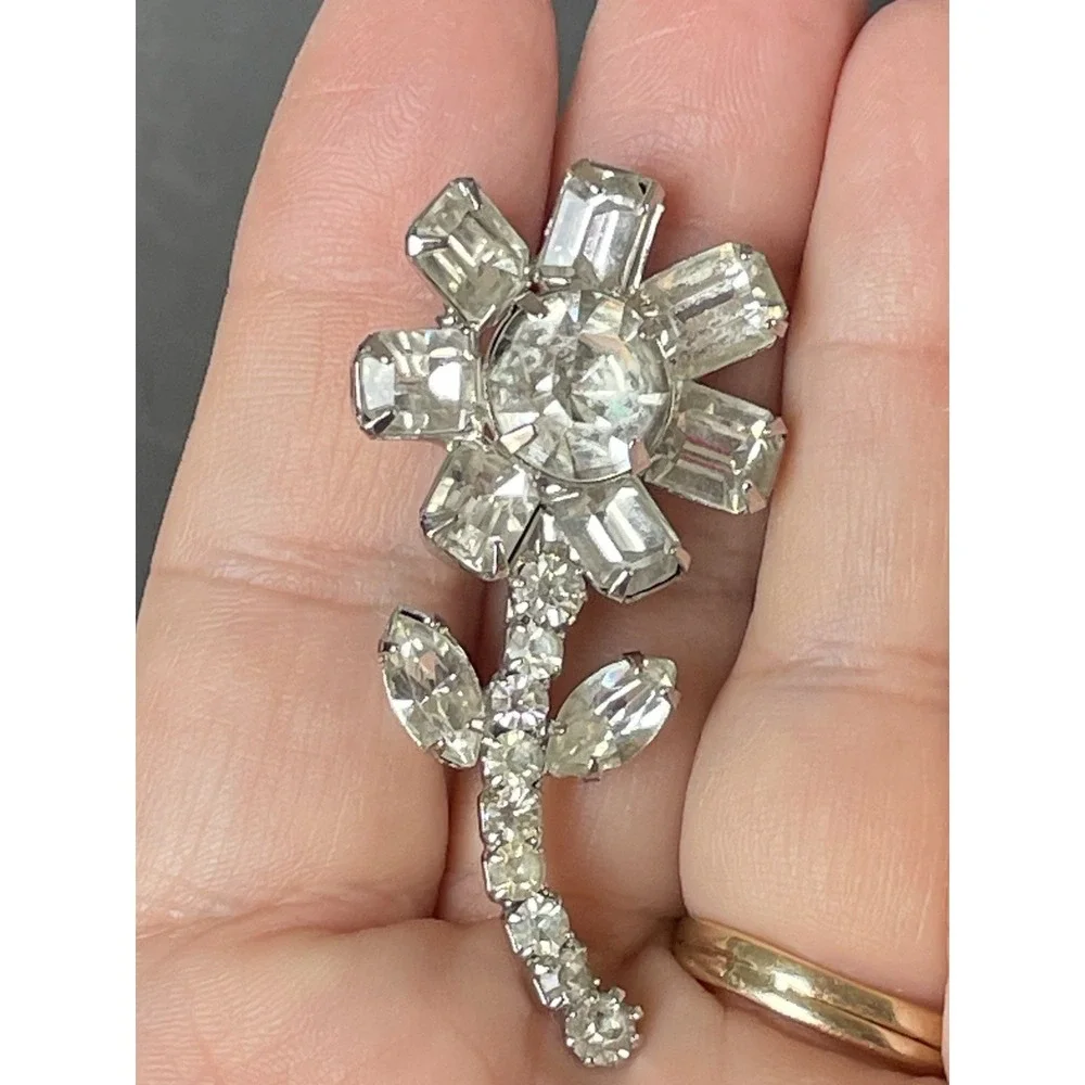 Vintage Silver Clear Rhinestone Flower Brooch Pin‎ Grandma's Jewelry Prong Set